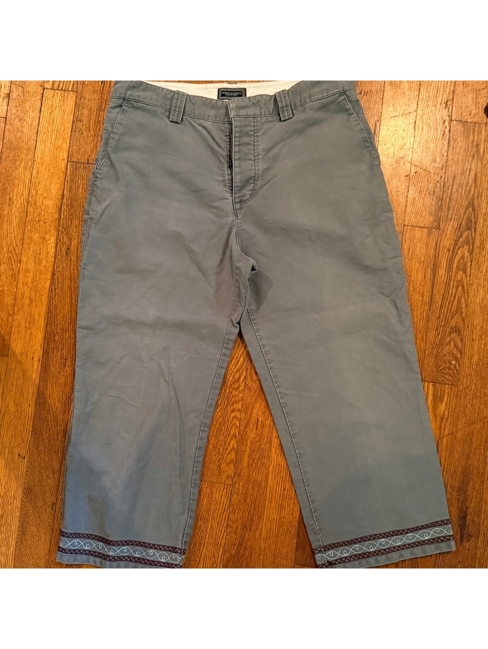 VTG Y2K American Eagle Embroidered Capri Pants Gray 2000s Boho Cropped